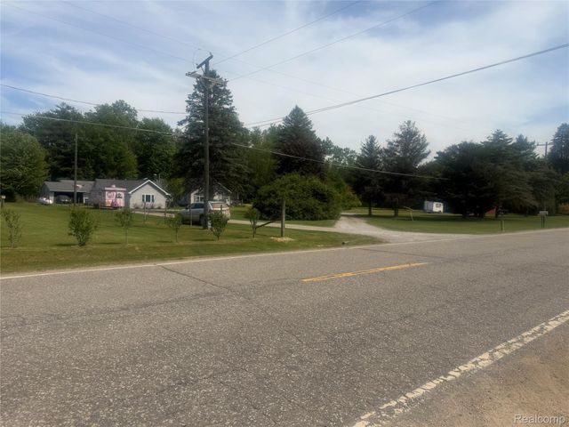 5716 Falkenbury Road, Deerfield Township, MI 48461