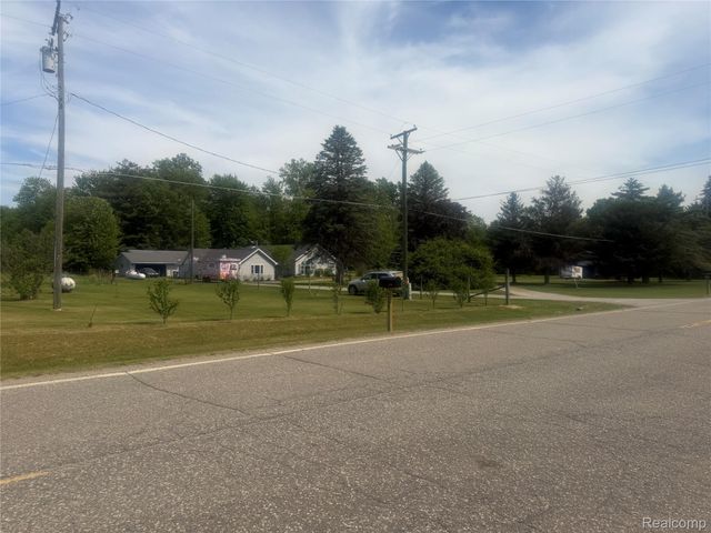 5716 Falkenbury Road, Deerfield Township, MI 48461