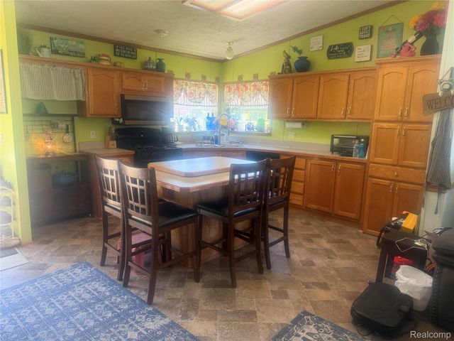 5716 Falkenbury Road, Deerfield Township, MI 48461