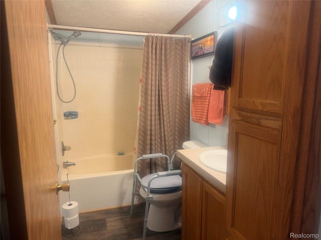 5716 Falkenbury Road, Deerfield Township, MI 48461