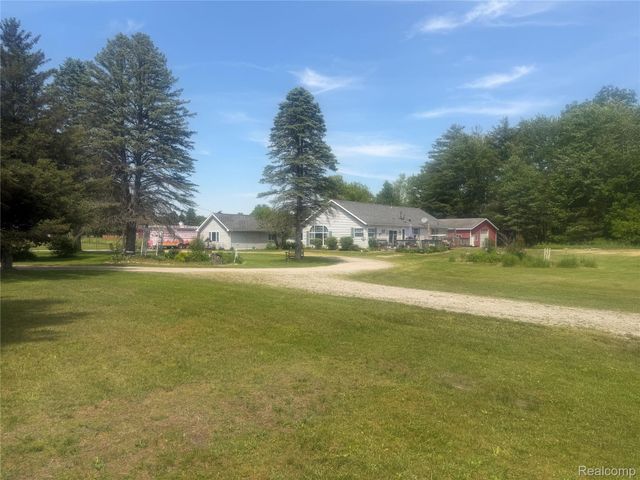 5716 Falkenbury Road, Deerfield Township, MI 48461