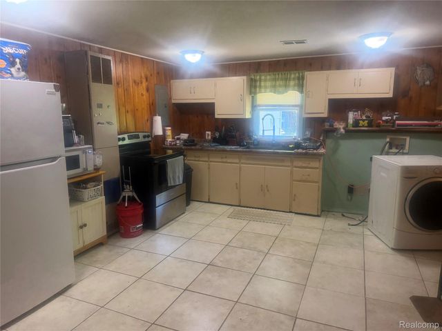 5716 Falkenbury Road, Deerfield Township, MI 48461