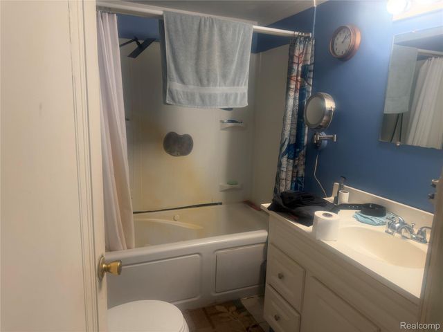 5716 Falkenbury Road, Deerfield Township, MI 48461