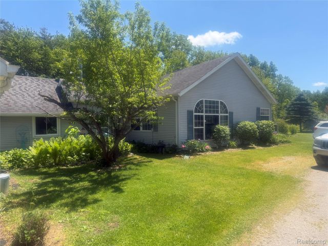 5716 Falkenbury Road, Deerfield Township, MI 48461