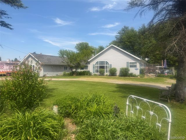 5716 Falkenbury Road, Deerfield Township, MI 48461