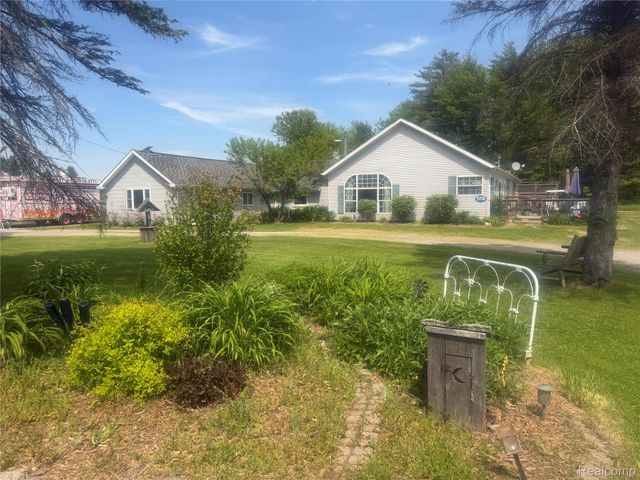 5716 Falkenbury Road, Deerfield Township, MI 48461