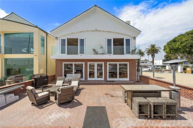 1444 W Bay Avenue, Newport Beach, CA 92661