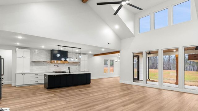 155 Carriage Gate Drive, Wellford, SC 29385