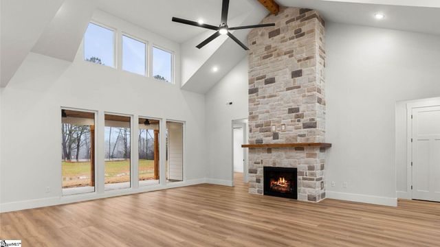 155 Carriage Gate Drive, Wellford, SC 29385