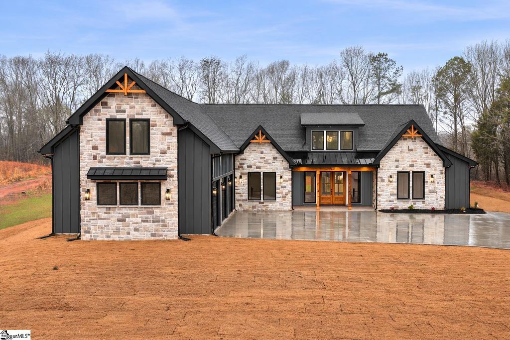 155 Carriage Gate Drive, Wellford, SC 29385