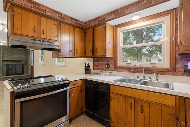 8195 Laurie Lane, Clay, NY 13090