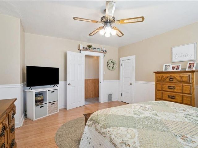 201 3rd Ave SE, Oelwein, IA 50662