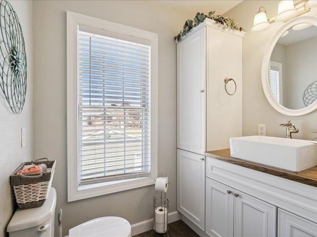 201 3rd Ave SE, Oelwein, IA 50662