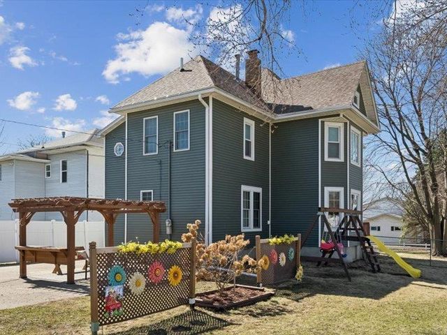 201 3rd Ave SE, Oelwein, IA 50662