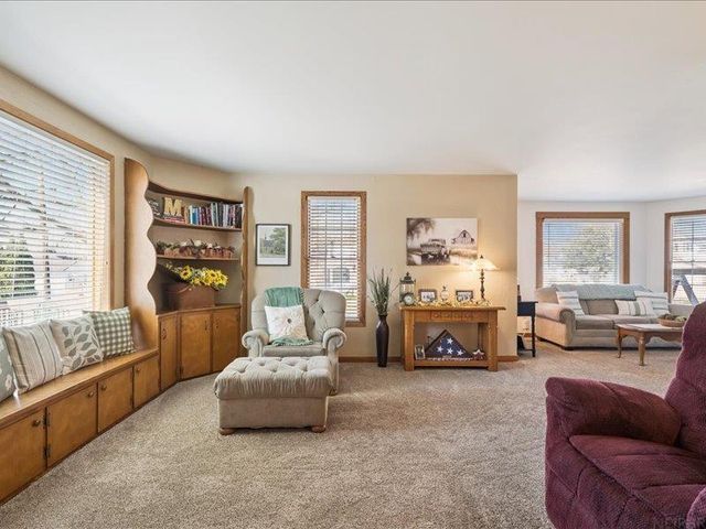 201 3rd Ave SE, Oelwein, IA 50662