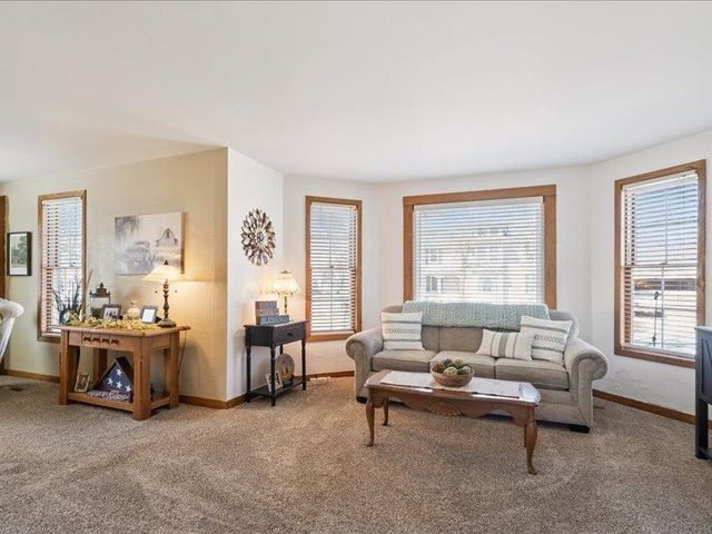 201 3rd Ave SE, Oelwein, IA 50662