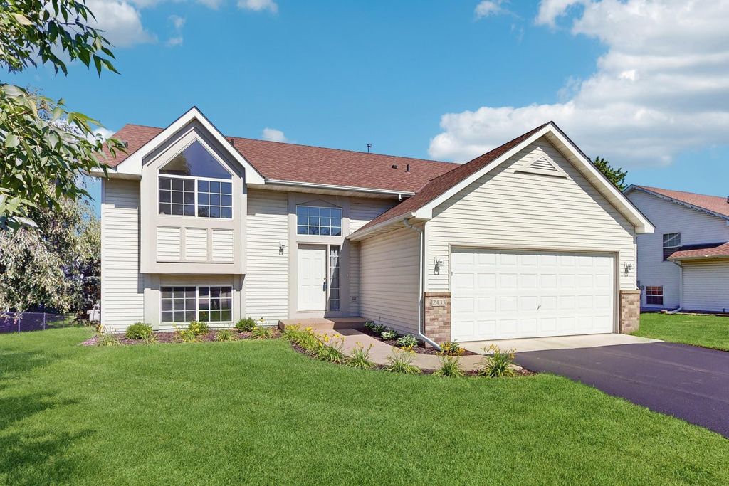 2433 Ponds Way, Shakopee, MN 55379