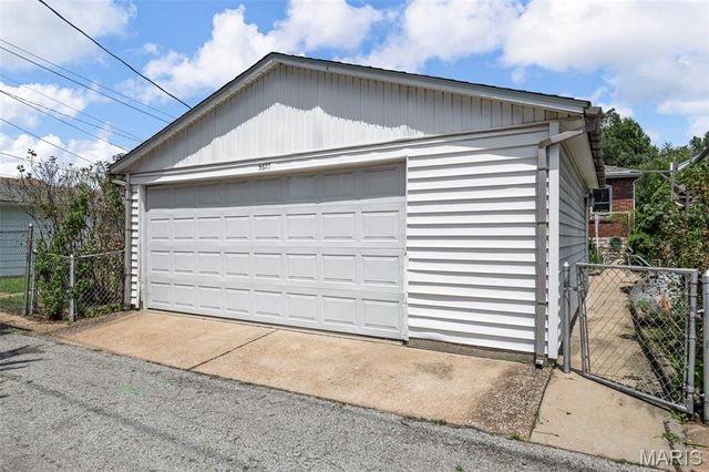 5610 Milentz Avenue, St Louis, MO 63109