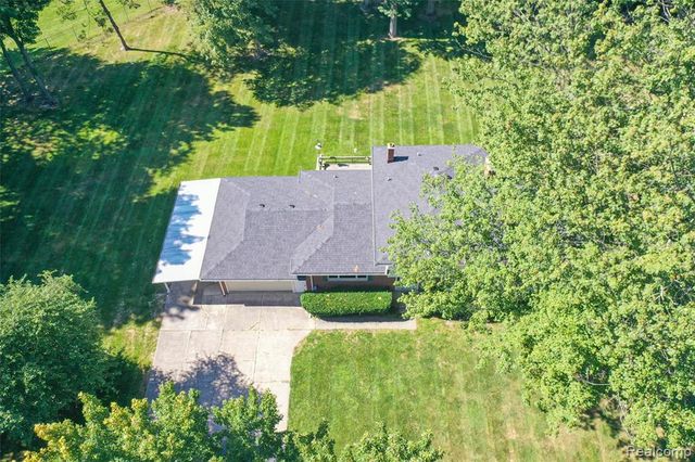 6158 Golfview Drive, Burton, MI 48509