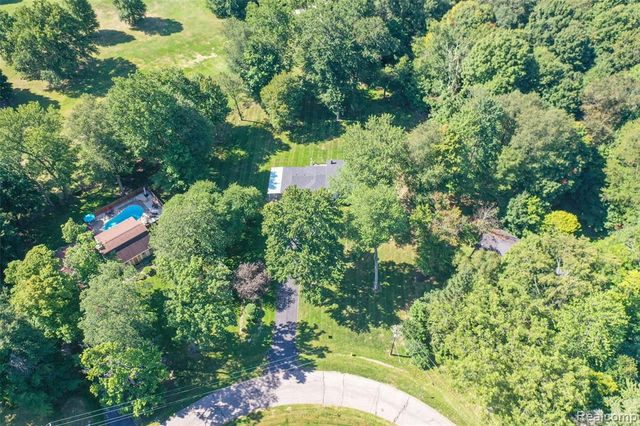 6158 Golfview Drive, Burton, MI 48509