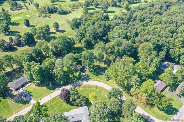 6158 Golfview Drive, Burton, MI 48509