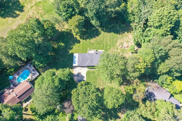 6158 Golfview Drive, Burton, MI 48509