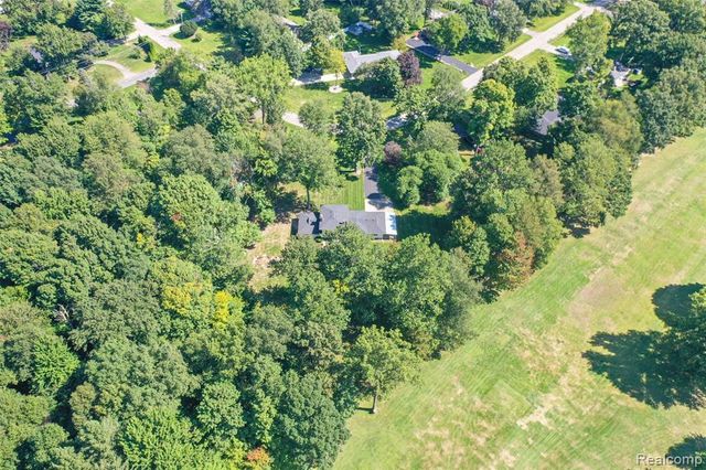 6158 Golfview Drive, Burton, MI 48509