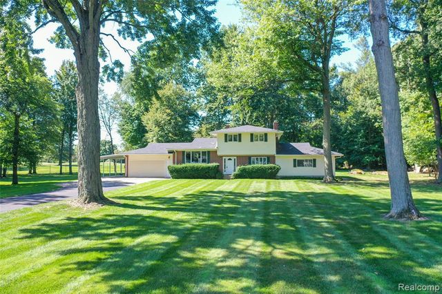 6158 Golfview Drive, Burton, MI 48509