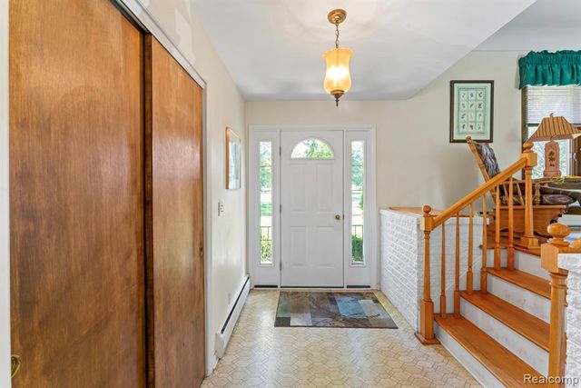 6158 Golfview Drive, Burton, MI 48509