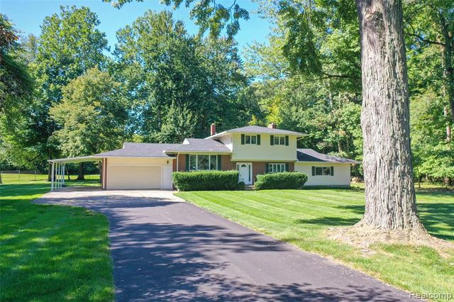 6158 Golfview Drive, Burton, MI 48509