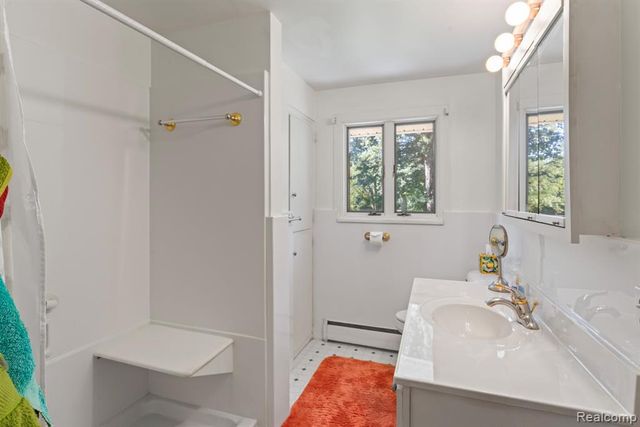 6158 Golfview Drive, Burton, MI 48509