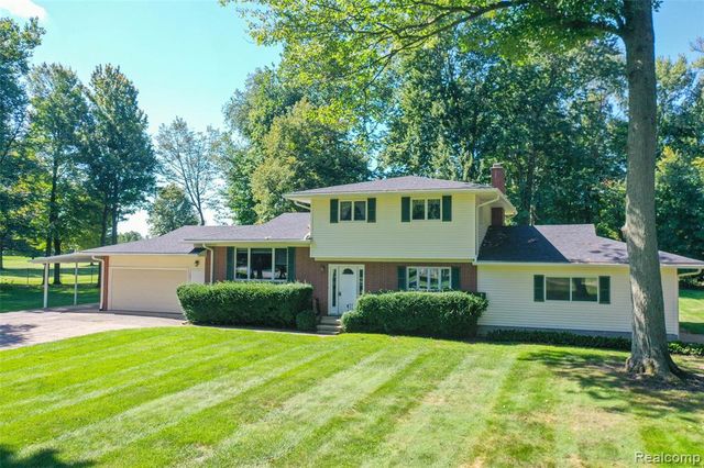 6158 Golfview Drive, Burton, MI 48509