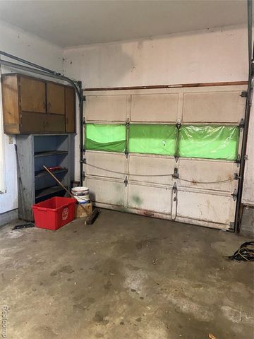 6158 Golfview Drive, Burton, MI 48509