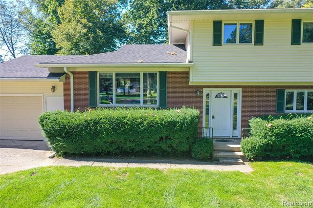 6158 Golfview Drive, Burton, MI 48509