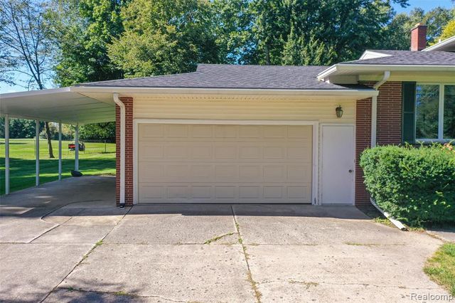 6158 Golfview Drive, Burton, MI 48509