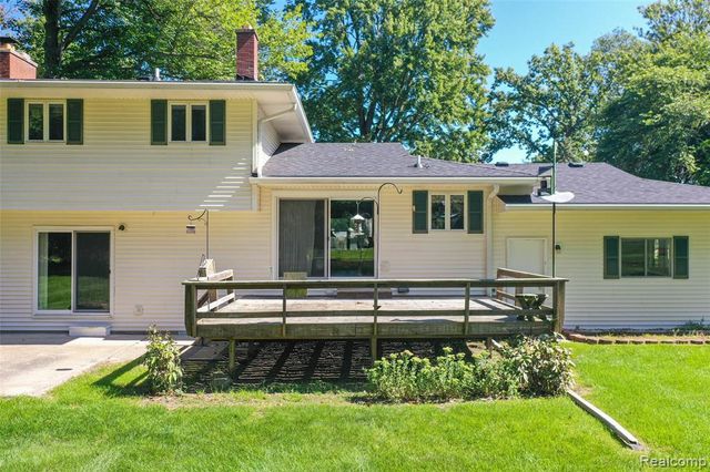 6158 Golfview Drive, Burton, MI 48509