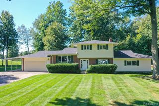 6158 Golfview Drive, Burton, MI 48509