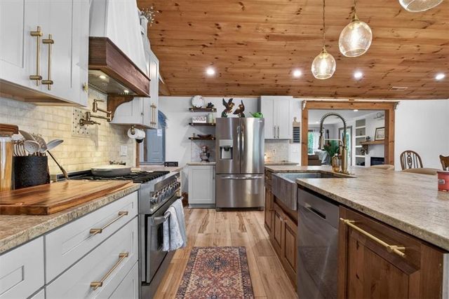 34 Bodie Road, Talking Rock, GA 30175