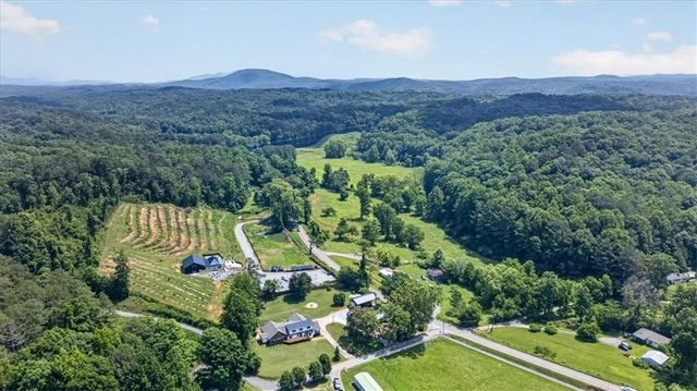 34 Bodie Road, Talking Rock, GA 30175