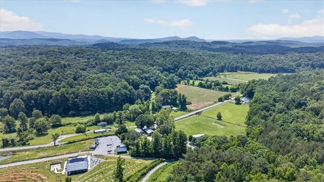 34 Bodie Road, Talking Rock, GA 30175