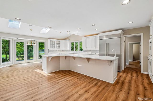 4523 Rivers Edge Drive, Troy, MI 48098