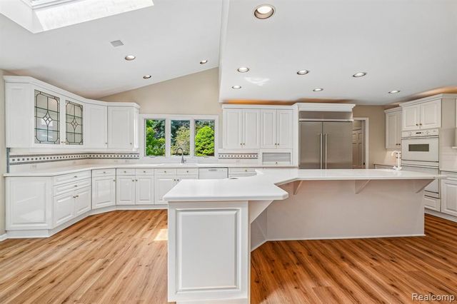 4523 Rivers Edge Drive, Troy, MI 48098