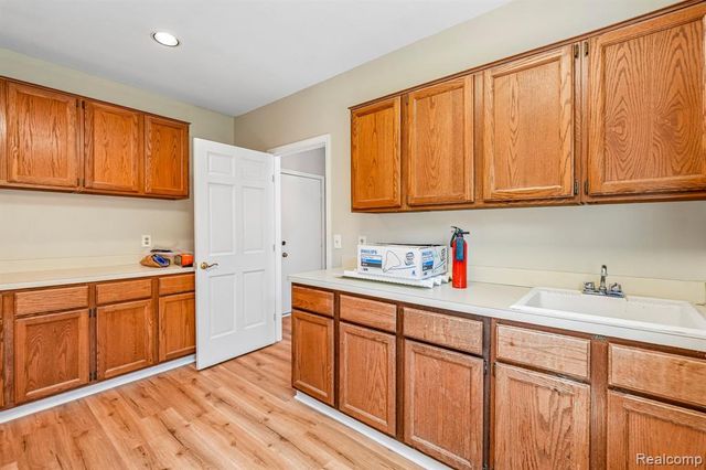 4523 Rivers Edge Drive, Troy, MI 48098