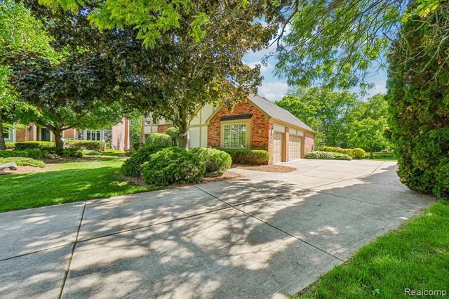 4523 Rivers Edge Drive, Troy, MI 48098