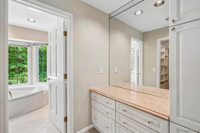 4523 Rivers Edge Drive, Troy, MI 48098