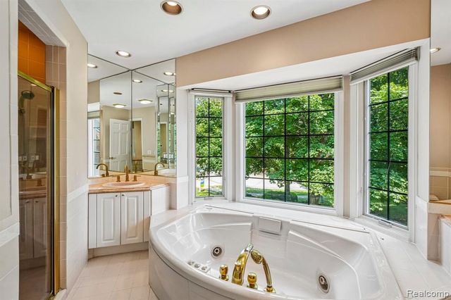 4523 Rivers Edge Drive, Troy, MI 48098