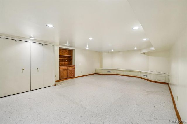 4523 Rivers Edge Drive, Troy, MI 48098