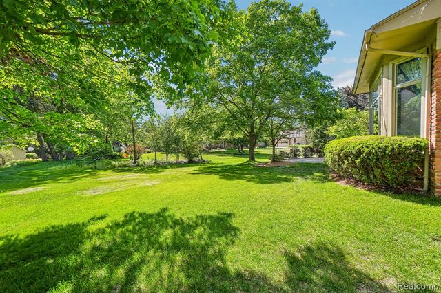 4523 Rivers Edge Drive, Troy, MI 48098