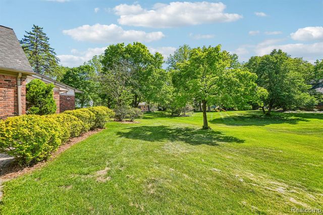 4523 Rivers Edge Drive, Troy, MI 48098