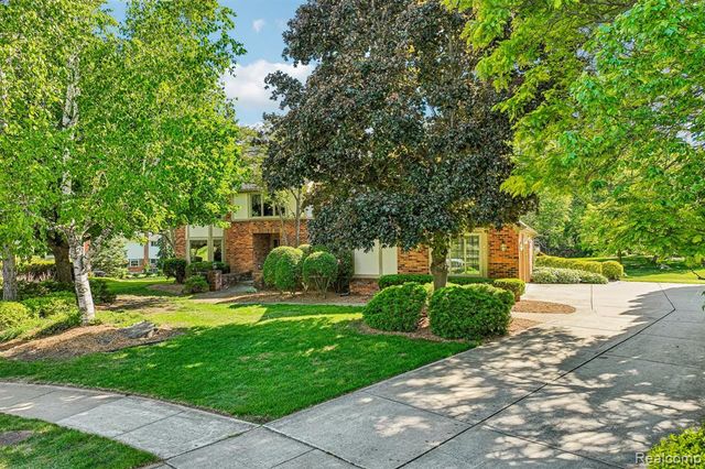 4523 Rivers Edge Drive, Troy, MI 48098